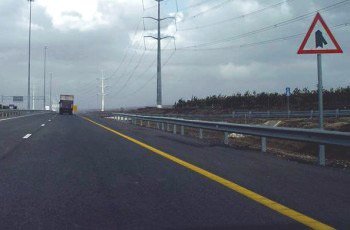כיצד תנהג בהמשך הדרך על פי התמרור המוצב מימין?