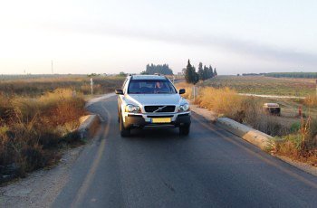 מתי מותר להעמיד רכב על גשר או בתוך מנהרה?