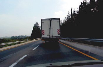כיצד ישפיע הרווח בין כלי הרכב על תהליך העקיפה?