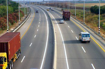 איזה מרחק נשמור מהרכב הנוסע לפנינו בעת הנסיעה?