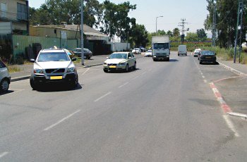 האם מותר לעצור בדרך עירונית, להעמיד ולהחנות רכב על הכביש או על שולי הדרך?